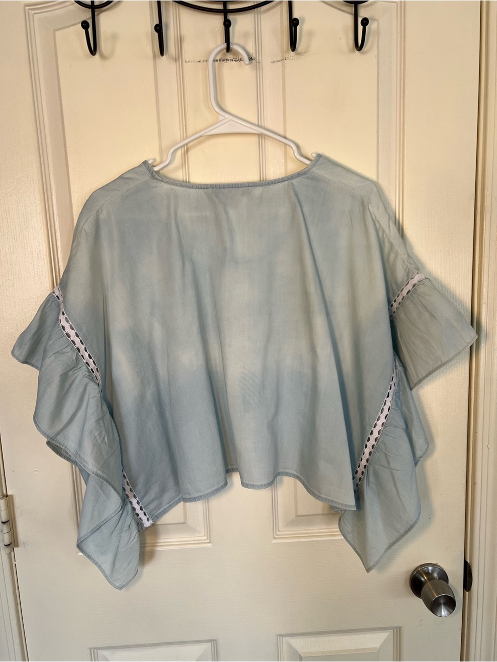 NWT BCBGeneration Light Wash Chambray Flutter Sleeve Top Size L - Picture 7 of 8